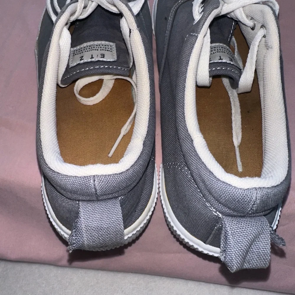 H&M Gray Men's Sneakers.    (112)